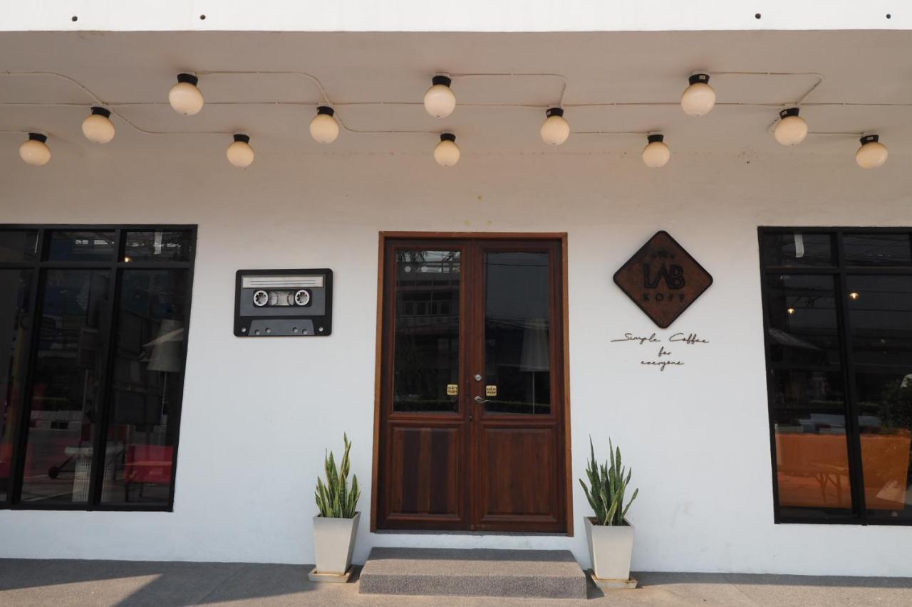 Labkoff Cafe And Hostel Kanchanaburi Exteriér fotografie